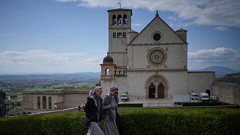 Der Heilige Franz von Assisi ruht in der Basilika San Francesco. (Archivbild)