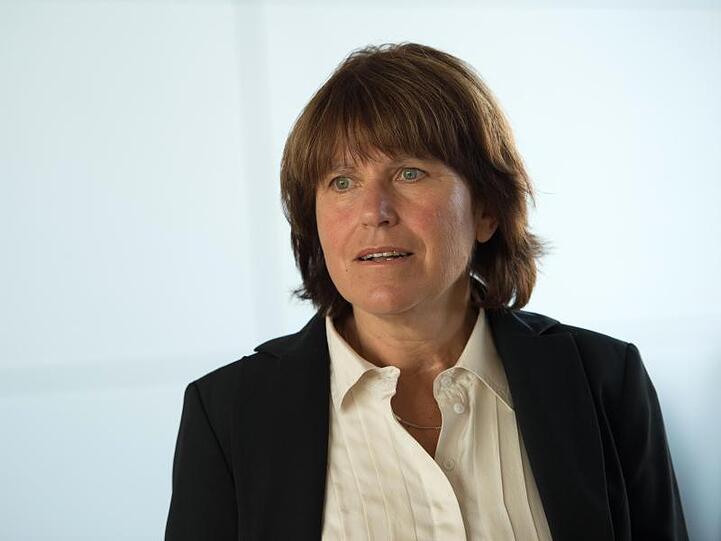 Die Oberbürgermeisterin von Zwickau, Pia Findeiß (SPD), spricht im Landtag in Dresden. Foto: Arno Burgi/Archiv