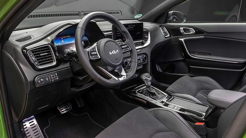 Die Armaturen und Instrumente des Kia XCeed wurden beim Facelift dezent überarbeitet.