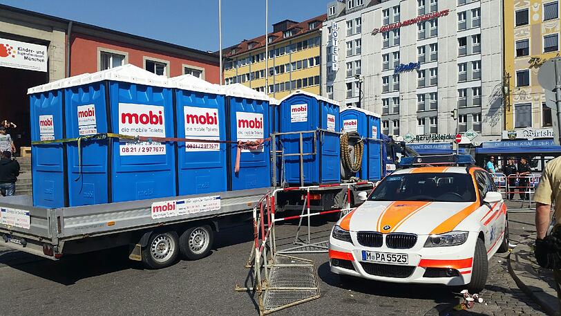 Dixie-Toiletten werden angeliefert