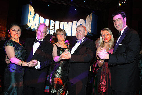 CSU-Vorsitzender Erwin Huber und Gattin Helma, Bayerns Ministerpräsident Günther Beckstein und Gattin Marga sowie der Bayerische Europaminister Markus Söder mit Ehefrau Karin (l-r) eröffneten den CSU-Ball in Nürnberger