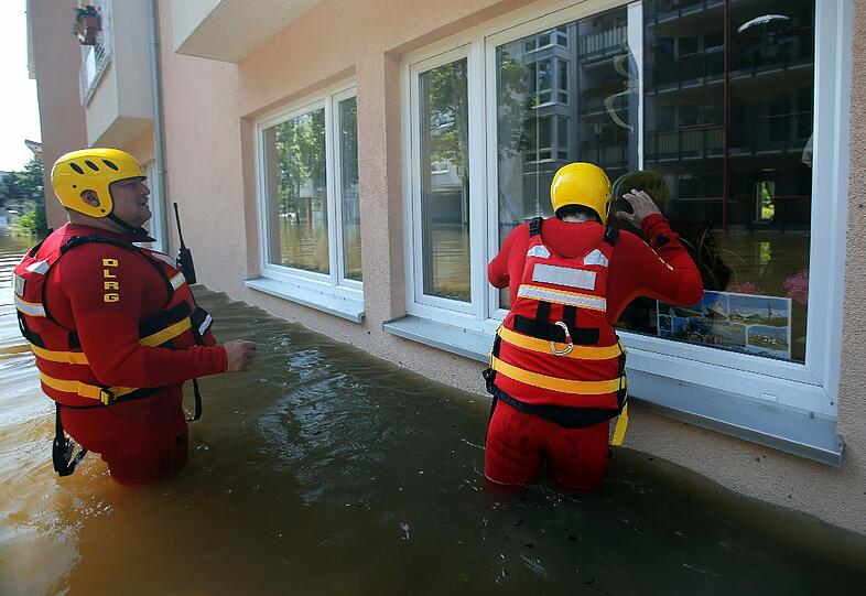 So hoch stand das Wasser der Elbe in Magdeburg noch nie &ndash; und es soll noch weiter steigen. Die Rettungskräfte verteidigen die Deiche auf einer Länge von 20 Kilometern. Wie lange das noch glückt, ist unklar. Die Bilder aus dem überfluteten Magdeburg.