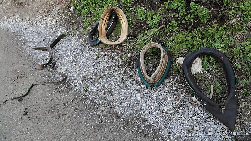 Am Schloss Neuschwanstein wurden bei einem schweren Unfall mit einer Pferdekutsche vier Menschen verletzt - die Fotos vom Unfallort...