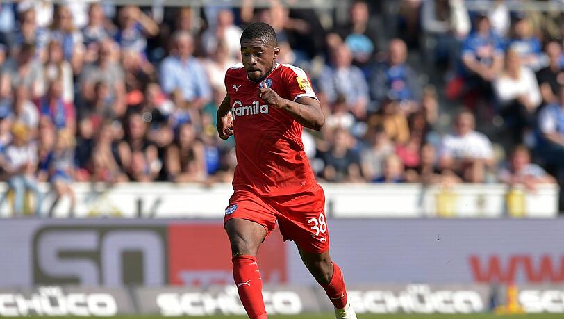 Franck Evina kehrt im Sommer wieder zum FC Bayern zurück. Franck Evina kehrt im Sommer wieder zum FC Bayern zurück.