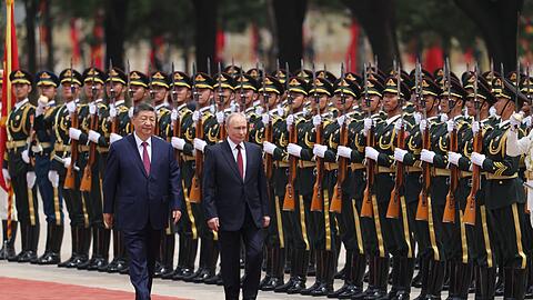 Kurz nach Donald Trump wird auch der russische Pr&auml;sident Wladimir Putin in Peking empfangen.