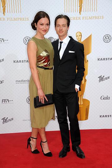 Tom Schilling mit seiner Freundin Annie Mosebach.