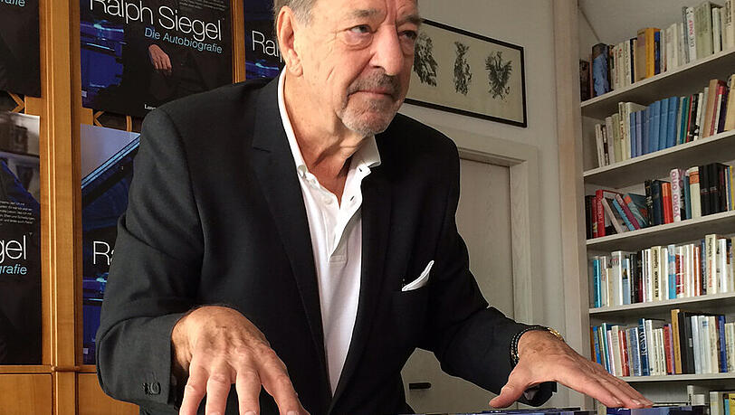 Ralph Siegel bei der Präsentation von "Die Autobiografie" Ralph Siegel bei der Präsentation von "Die Autobiografie"