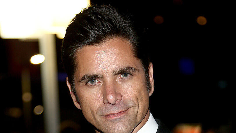 Im schlimmsten Fall muss John Stamos bald den feinen Zwirn gegen Häftlingskleidung eintauschen Im schlimmsten Fall muss John Stamos bald den feinen Zwirn gegen Häftlingskleidung eintauschen