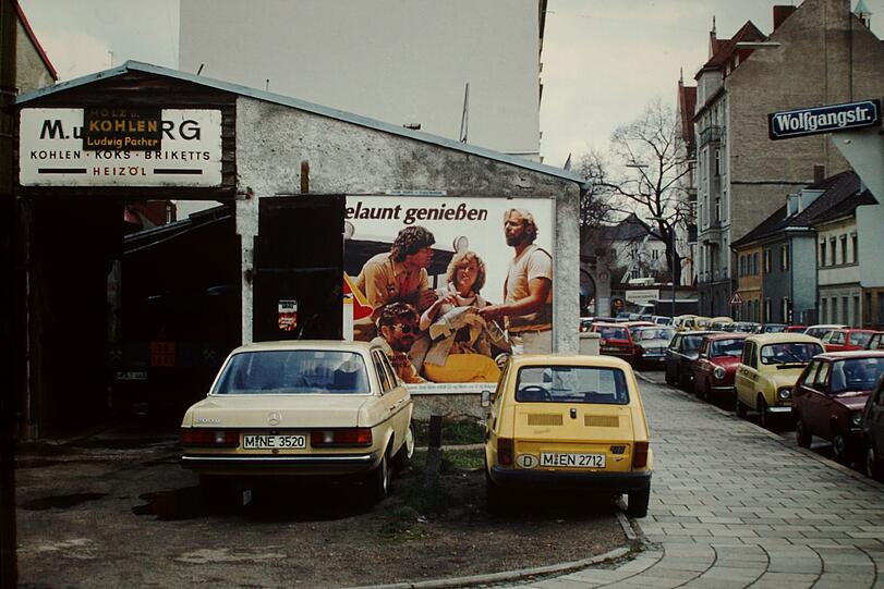 Wolfgangstraße: Kohlen, Koks, Briketts von Ludwig Pacher. In den 80ern war es in München nicht unüblich, mit diesen Stoffen zu heizen.