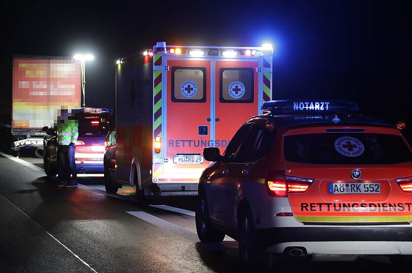 Die A94 in Richtung München war für Aufräumarbeiten etwa zwei Stunden gesperrt.