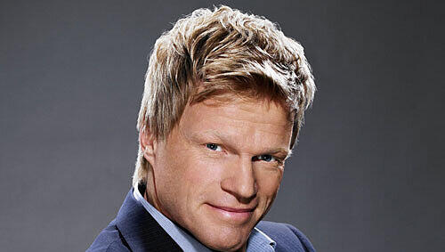 Er hat die Haare schön: Oliver Kahn macht Werbung für die Produkte von Wellaflex Men. Er hat die Haare schön: Oliver Kahn macht Werbung für die Produkte von Wellaflex Men.
