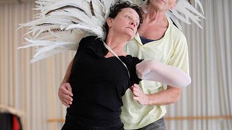Sabine Kupferberg bei den Proben mit Partner Peter Jolesch.