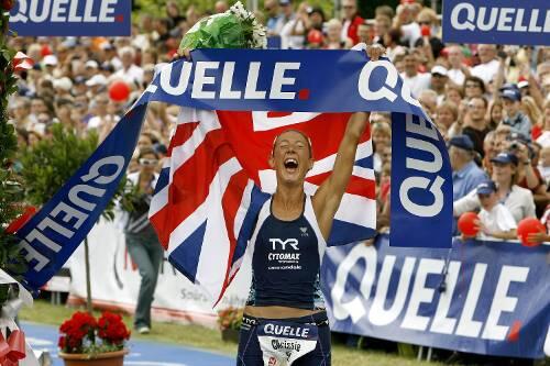 Strahlende Siegerin: Chrissie Wellington pulverisierte die alte Bestmarke um fast 14 Minuten.