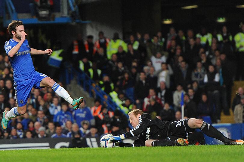 Spielt seit 2011 für den Premier-League-Klub Swansea City aus Wales: Gerhard Tremmel (r.).