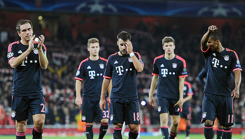 Geschlagen: Die Bayern-Stars Philipp Lahm, Joshua Kimmich, Juan Bernat, Thomas Müller und Douglas Costa unmittelbar nach Abpfiff der Champions-League-Partie beim FC Arsenal. Geschlagen: Die Bayern-Stars Philipp Lahm, Joshua Kimmich, Juan Bernat, Thomas Müller und Douglas Costa unmittelbar nach Abpfiff der Champions-League-Partie beim FC Arsenal.