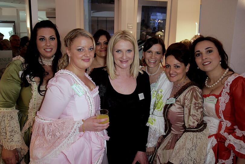 Nahezu königlich: Corinna Kuffner und ihr Team während einer Jubiläumsgala.