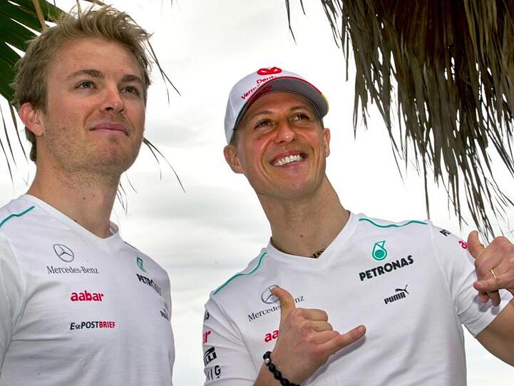 Michael Schumacher (r) fährt nach seiner Rückkehr in die Königsklasse für Mercedes im Team mit Nico Rosberg.