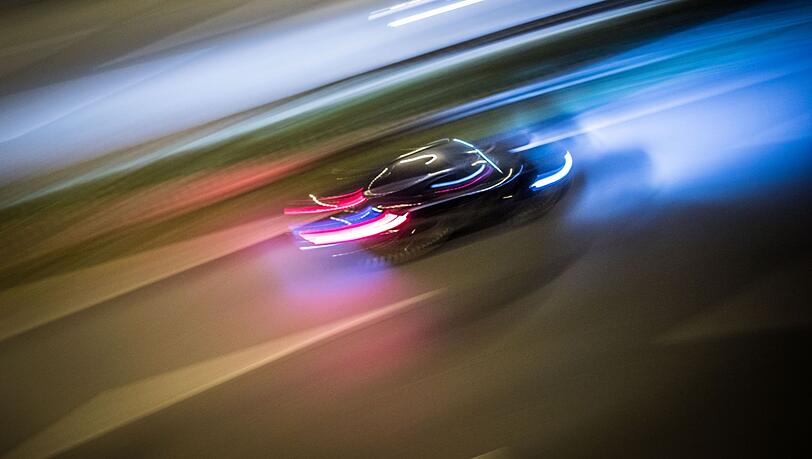 In Höhenrain wollte sich ein 24-jähriger Autofahrer durch Flucht einer Verkehrskontrolle entziehen. (Symbolbild)