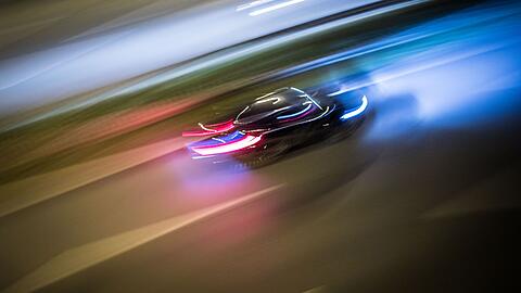 Der Fahrer missachtete jegliche Tempobeschränkungen auf der Autobahn. (Symbolbild)