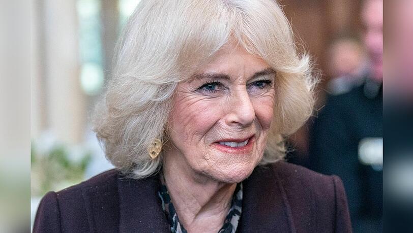 Zunächst war die Rede von einer "saisonalen Krankheit" bei Königsgemahlin Camilla.