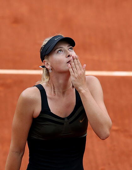 Die lange verletzte Maria Sharapova sieht sich beim WTA-Finale nicht als Titelfavoritin. "Es ist für mich eine Herausforderung, in den drei Gruppenmatches wettbewerbsfähig zu sein und gesund zu bleiben", sagte die Weltranglistenvierte.