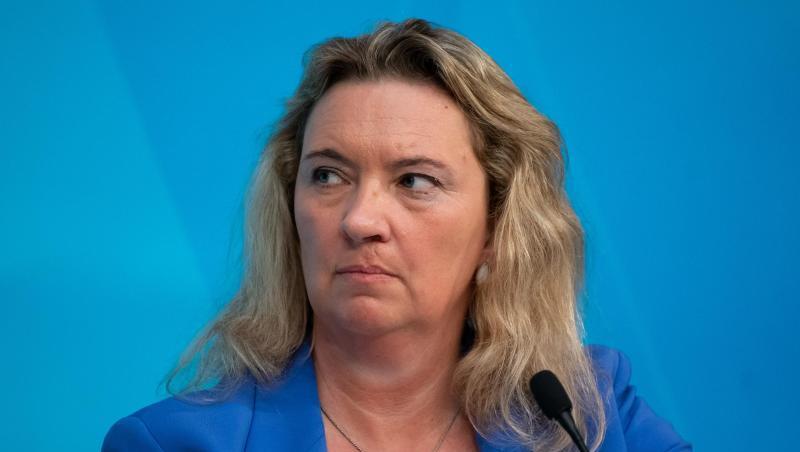 Kerstin Schreyer (CSU), Verkehrsministerin von Bayern, schaut in die Runde. Kerstin Schreyer (CSU), Verkehrsministerin von Bayern, schaut in die Runde.