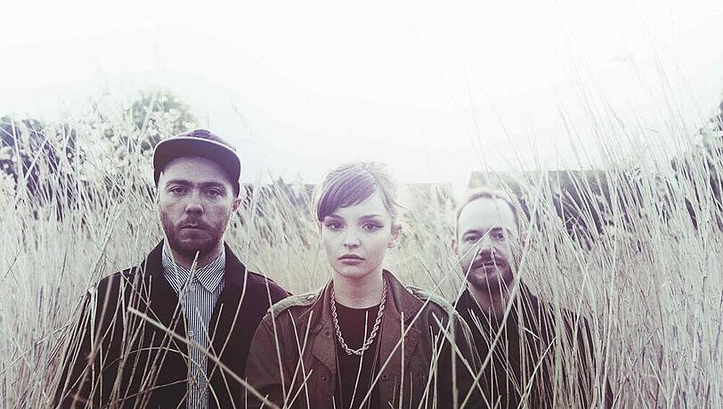 Martin Doherty (li.), Lauren Mayberry und Iain Cook feiern als Chvrches Erfolge Martin Doherty (li.), Lauren Mayberry und Iain Cook feiern als Chvrches Erfolge