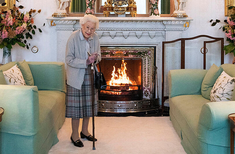 6. September 2022: Zwei Tage vor dem Tod der Queen ist dieses Bild entstanden. Die Königin wartet im Drawing Room von Balmoral auf Liz Truss, um sie dazu einzuladen, Premierministerin von Großbritannien zu werden und eine neue Regierung zu bilden.