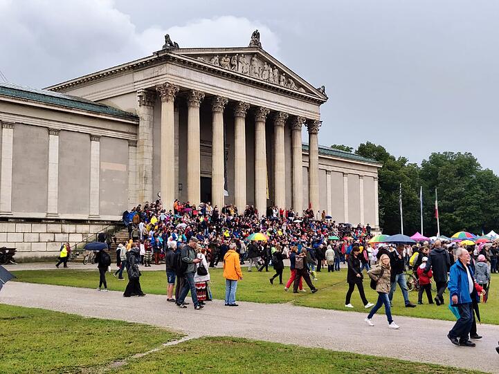 Auf dem Königsplatz findet die Abschlusskundgebung statt.