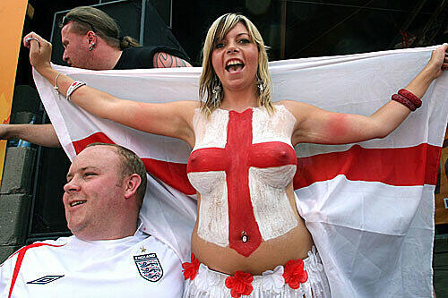 Die schrägsten und lustigsten England-Fans. Euch wollen wir bei der Frauen-WM nicht jubeln sehen. Die Bilder.