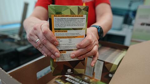 Die ersten Frageb&ouml;gen und Brosch&uuml;ren sollten am Montag bei den vollj&auml;hrig Gewordenen des Jahrgangs 2008 ankommen.