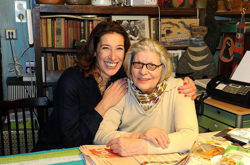 Adele Neuhauser mit Mutter Elisabeth 2012.