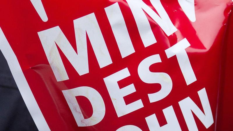 Ab Januar liegt der Mindestlohn bei 9,35 Euro. Ab Januar liegt der Mindestlohn bei 9,35 Euro.