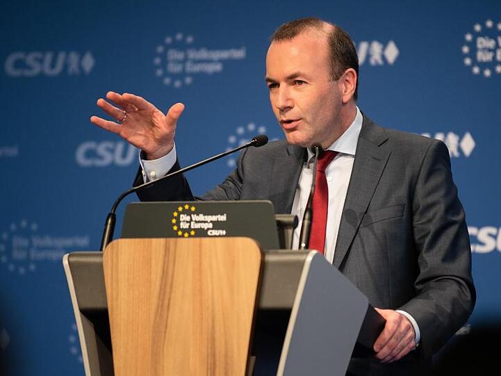 Der Spitzenkandidat von CSU, CDU und EVP, Manfred Weber (CSU), hält beim Europa-Parteitag der CSU eine Rede. Foto: Nicolas Armer/Archiv