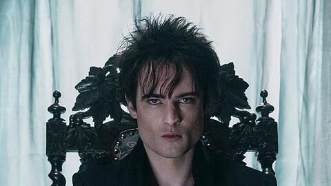Tom Sturridge als Dream/Morpheus in der Netflix-Serie "Sandman".