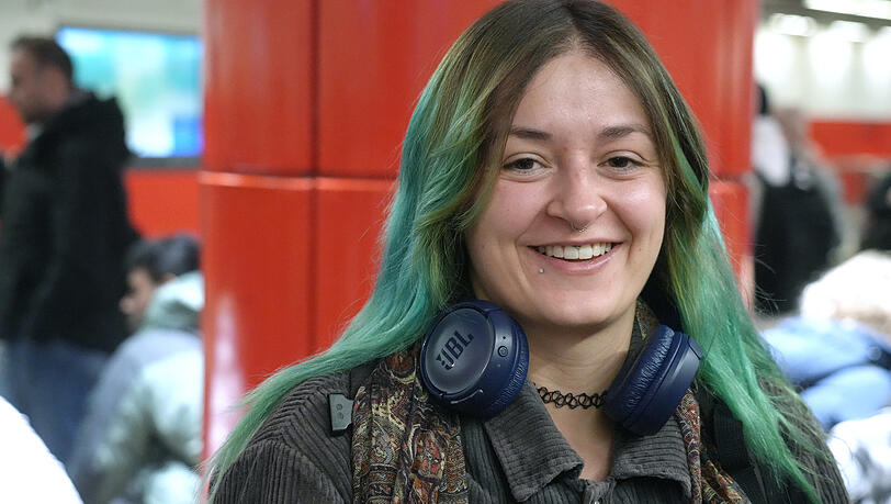 Nadine Ziegler (27) muss zum Flughafen und verlässt sich auf den Notfahrplan der S-Bahn.