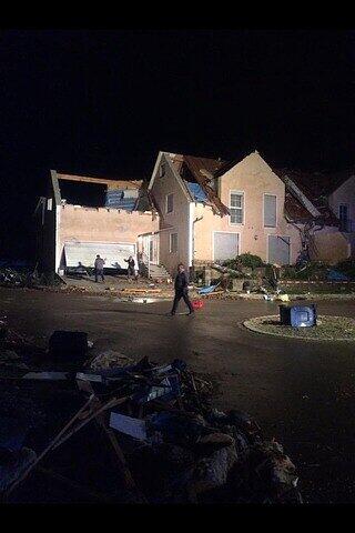 In Affing hat der Tornado gewütet und Häuser abgedeckt.