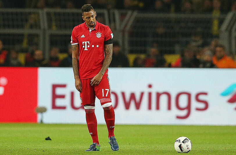 Jérome Boateng - Note 5: Diesmal vor allem als Aushilfe gefragt &ndash; für den sichtlich fremdelnden Comebacker Badstuber. Grätschte beim ersten Gegentor ins Leere, verursachte den Elfmeter zum zweiten Gegentor und sah noch gelb dazu. Machte nach einer Stunde Platz für Hummels. War nicht sein Tag. (Archivbild)