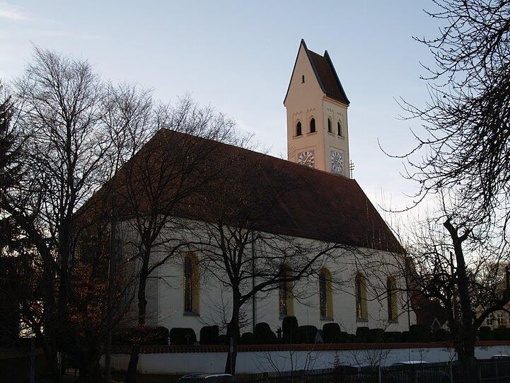 St. Lorenz in Oberföhring ist das Wahrzeichen des Viertels.