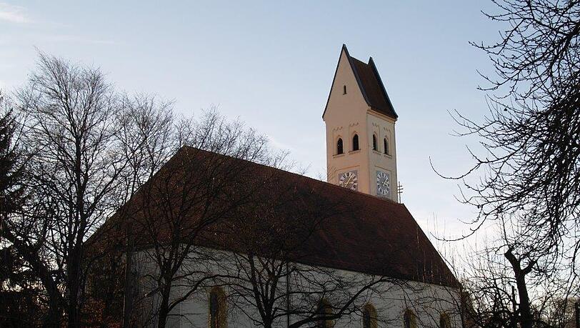 St. Lorenz in Oberföhring ist das Wahrzeichen des Viertels. St. Lorenz in Oberföhring ist das Wahrzeichen des Viertels.