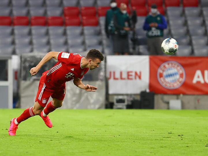 Per Kopfball macht Ivan Perisic das Tor zum 1:0 für die Münchner klar.
