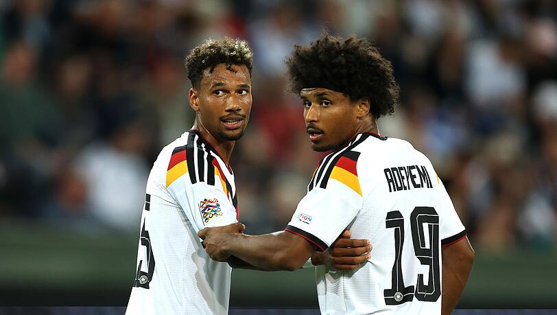 Schwarze Nationalspieler, hier Bambas&eacute; Cont&eacute; und Karim Adeyemi, sind nach Angaben der "Sportschau"-Redaktion immer &ouml;fter Zielscheibe rassistischer Entgleisungen in den sozialen Medien.