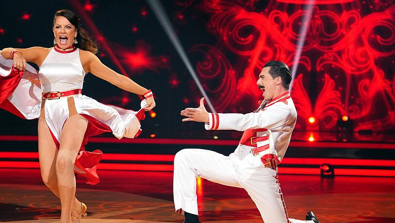 Christine Neubauer und Valentin Lusin gaben beim Paso Doble alles. Doch sie mussten die Show verlassen.
