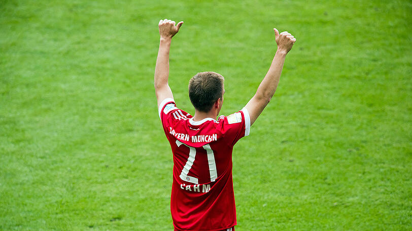 Rechter Außenverteidiger - Philipp Lahm: Lahm beendete zum Ende der vergangenen Saison seine aktive Karriere. Bildete jahrelang mit Alaba die defensive Flügelzange des FC Bayern.