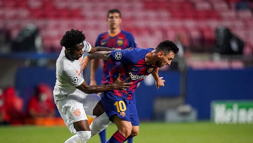 Lionel Messi hatte im Duell gegen Bayern große Probleme mit Alphonso Davies. Lionel Messi hatte im Duell gegen Bayern große Probleme mit Alphonso Davies.