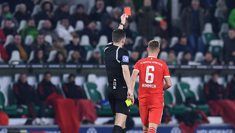 Joshua Kimmich sah gegen den VfL Wolfsburg in der 54. Minute die Gelb-Rote Karte.