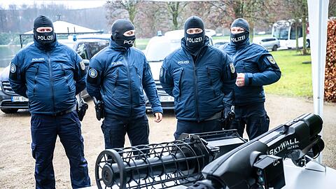 In Dienst gestellt hatte Bundesinnenminister Alexander Dobrindt (CSU) die neue Spezialkr&auml;fte-Einheit am Dienstag.