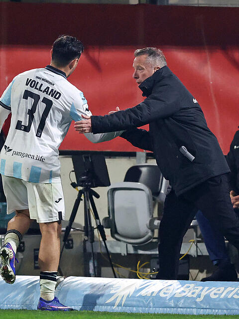 "Von au&szlig;en betrachtet, habe ich das im Sommer schon anders gesehen", sagt 1860-Trainer Markus Kauczinski (r.) &uuml;ber den Hype, der vor der Saison um Kevin Volland (l.) und Florian Niederlechner entstanden war.