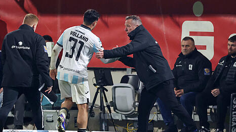 "Von au&szlig;en betrachtet, habe ich das im Sommer schon anders gesehen", sagt 1860-Trainer Markus Kauczinski (r.) &uuml;ber den Hype, der vor der Saison um Kevin Volland (l.) und Florian Niederlechner entstanden war.