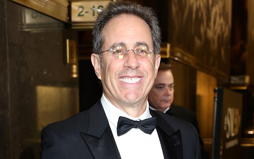 Jerry Seinfeld tritt bis heute als Stand-up-Comedian auf.